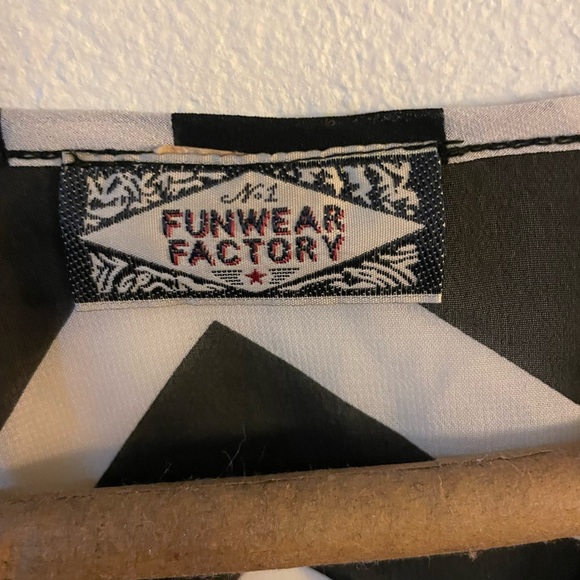 Chevron Sheer Top - Picture 2 of 4